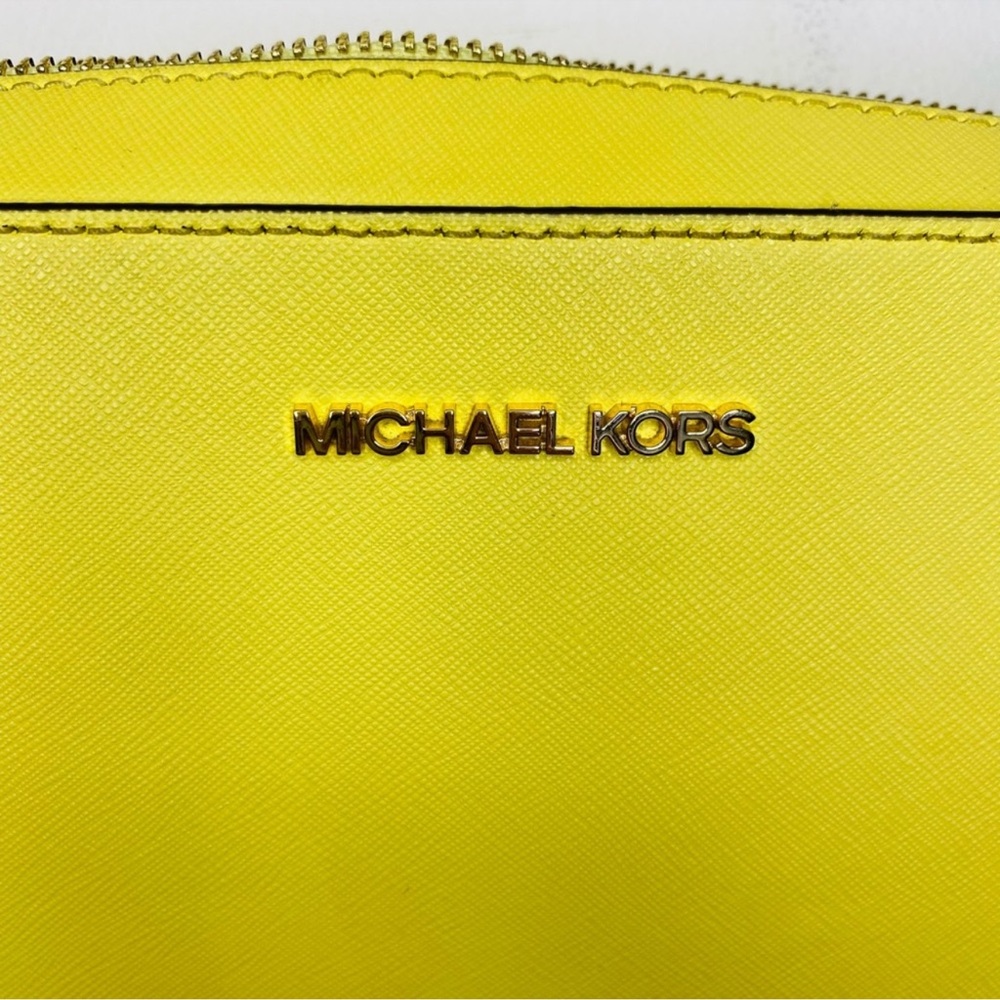 Michael Kors Buttercup Lemon Jet Set Crossbody Bag - Picture 2 of 4